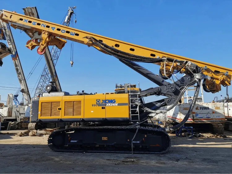 XCMG XR240 rotary drilling rig for urban foundation project