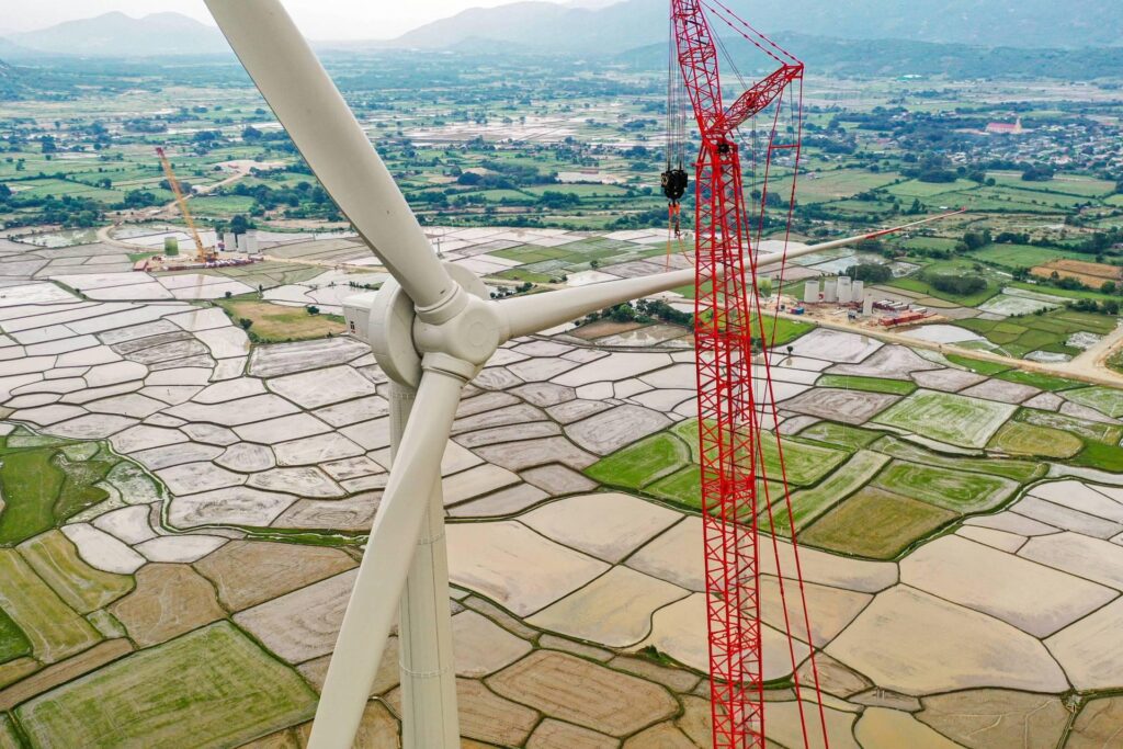 Crawler crane superlift system with counterweight used in wind turbine heavy lifting operation