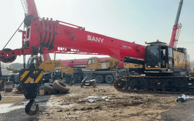 telescopic crane working on a construction site