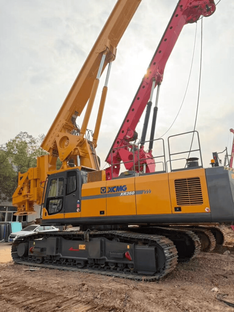 XCMG SR360 is a heavier-duty rotary drilling rig with approximately 360 kN·m of maximum output torque, depending on configuration.